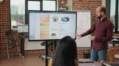 Başlangıç sunumu için iş adamı planlama stratejisi