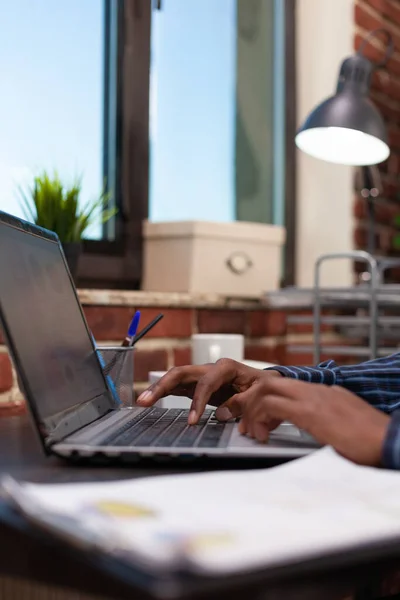 Detail view of entrepreneur hands working on marketing statistics charts typing on laptop — Stock Photo, Image