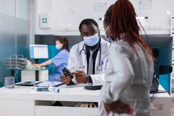 Physician giving bottle of pills to pregnant woman with sickness — Stock Photo, Image