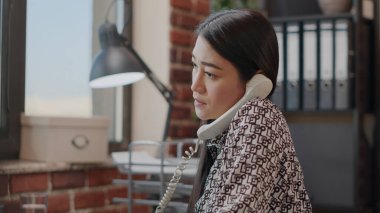 Çalışanların sabit hatlı telefonla konuşmalarını kapat.