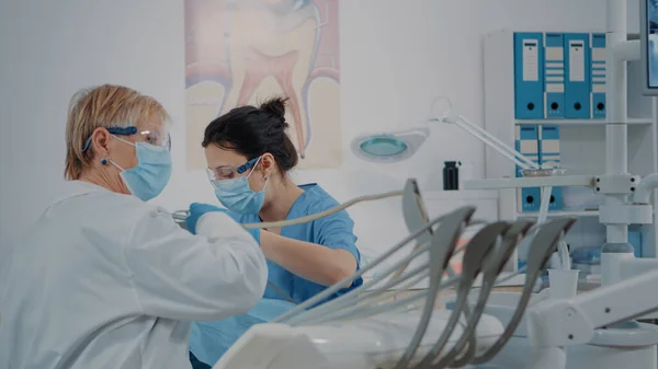 Nurse and stomatologist examining teeth of patient — Fotografia de Stock