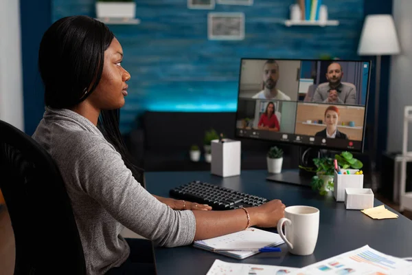 Person doing video call meeting to work on business project — Fotografia de Stock