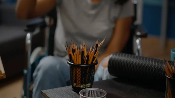 Close up of black artist and art pencils on table — Stockfoto