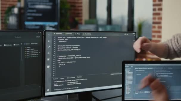 Software developer looking at running code on multiple screens takes off glasses and doing high five hand gesture — Vídeo de Stock