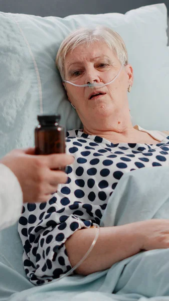 Old patient receiving bottle of pills for recovery from medic — Stock Photo, Image