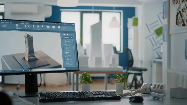 Zavřít 3D model budovy na obrazovce počítače v prázdné kanceláři pro architektonický design — Stock fotografie