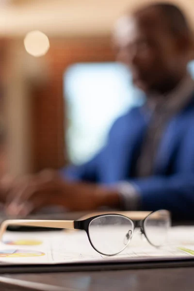 Close up eyeglasses placed on clipboard files — Stock Photo, Image