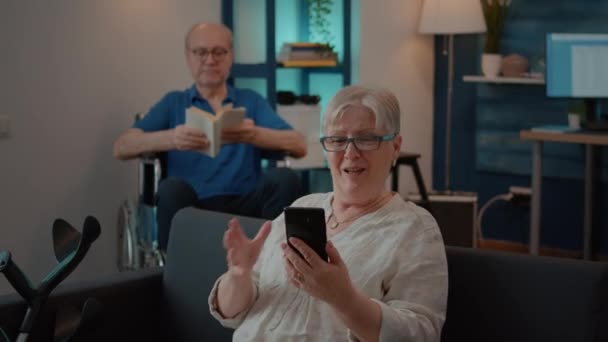 Mulher alegre desfrutando de conversa remota em videochamada — Vídeo de Stock