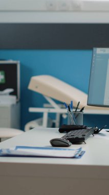 Sağlık hizmetleri için tıbbi gereçleri olan boş doktor ofisi