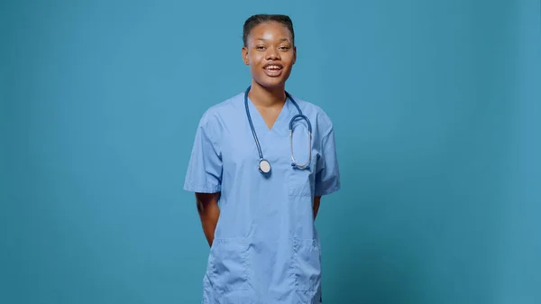 POV pielęgniarki rozmawiającej przez wideo, aby udzielić porady lekarskiej — Zdjęcie stockowe
