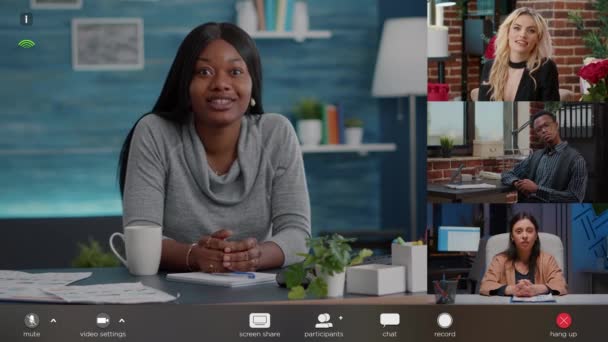 Colegas usando video llamada reunión remota en la computadora — Vídeos de Stock
