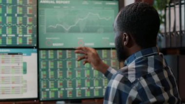 Erkek komisyoncu ön x ticaret satış istatistiklerinden bahsediyor