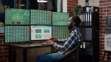 Düşünceli komisyoncu Forex yatırım stratejisini düşünüyor