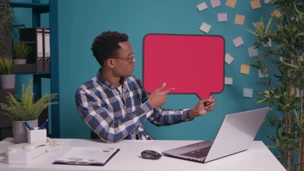 在远程视频对话中使用语音泡沫的员工 — 图库视频影像