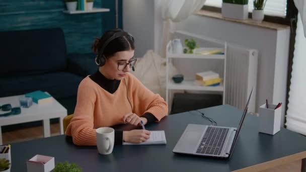 University student listening to online school class on laptop — Stock Video