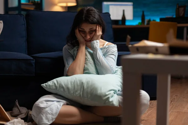 Mujer desesperada lidiando con problemas de depresión y ansiedad —  Fotos de Stock