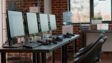 Müşteri hizmetlerinde monitörlü kimse yok.