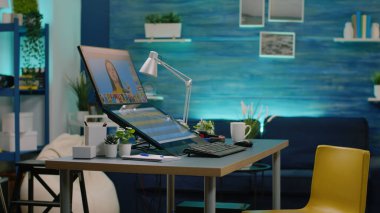 Rötuş yazılımlı boş fotoğraf stüdyosu