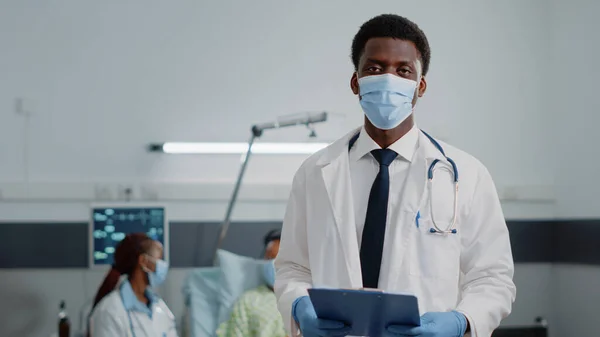 Portrait of man working as doctor with stethoscope and files — Stock Photo, Image