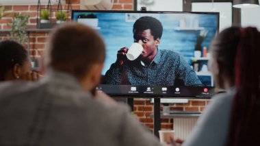 Farklı etnik gruplardan oluşan bir ekiple görüntülü görüşme yapacağız.