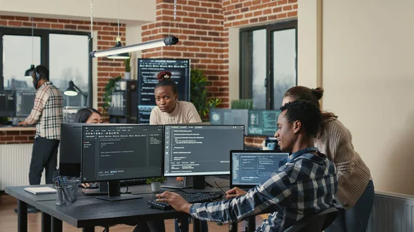 Programmer analyzing compiling code on multiple screens takes off glasses and doing high five hand gesture — ストック写真