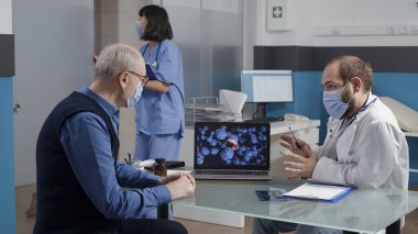 Doktor, Coronavirüs 'ün illüstrasyonla yayıldığını açıkladı.