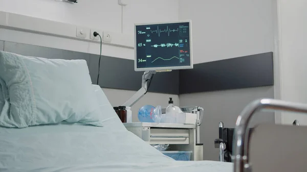 医療と回復のための心拍数モニター付き病院病棟 — ストック写真