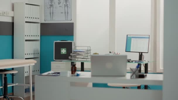 Κανείς στο ιατρικό γραφείο με σύγχρονη τεχνολογία και εργαλεία — Αρχείο Βίντεο