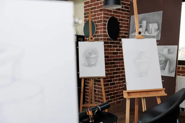 Empty drawing educational classroom equipped with professional sketching tools — 스톡 사진