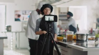 Profesyonel aşçıyla video kayıt programı videosu