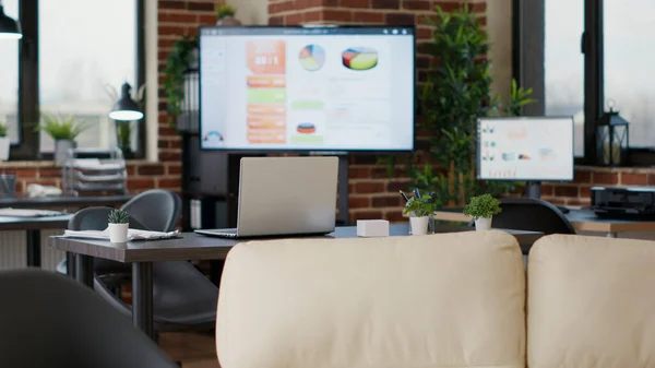 No people in empty company office with desks and laptops — ストック写真