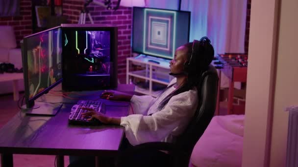 African american gamer girl streaming first person shooter tournament angry after losing online competition — Vídeo de Stock
