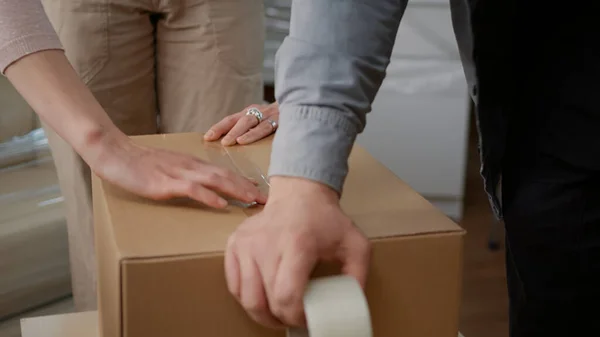 Couple packing up storage things in cardboard boxes — Foto Stock
