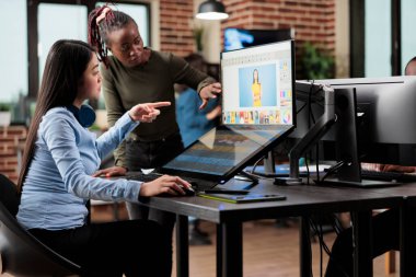 Çeşitli fotoğraf düzenleyicileri görüntü kalitesini arttırmak için resimleri işliyor.