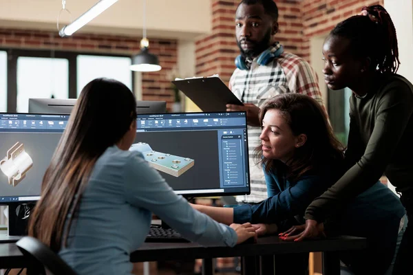Digital artists working together using advanced specialized software to improve mesh geometry. — Zdjęcie stockowe