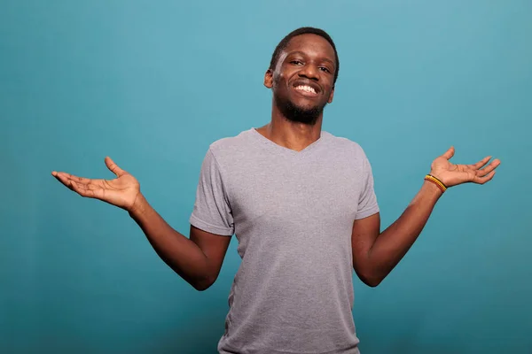 Unsure person rising shoulders and expressing confusion — Stock Photo, Image