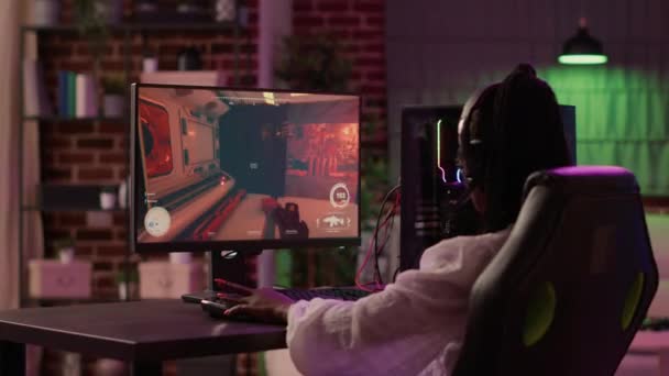 Over shoulder view of african american gamer girl playing online games using gaming pc setup — Stok video