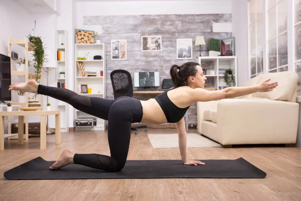 Strong caucasian woman doing yoga pose — Foto Stock