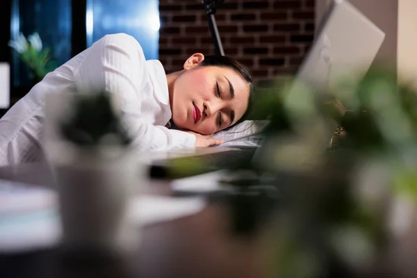 Exhausted financial accountant suffering from sleepiness after overtime working hours. — ストック写真