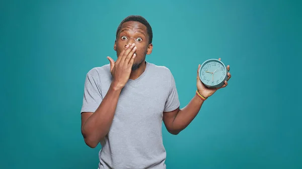 Surprised adult in shock looking at time on watch and rushing — Stockfoto