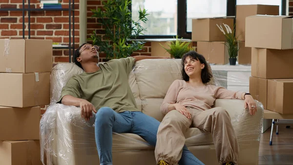 Life partners taking break from decorating new house — Stock Photo, Image