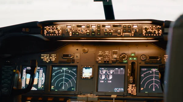 Nenhuma pessoa no cockpit avião para voar avião com navegação — Fotografia de Stock