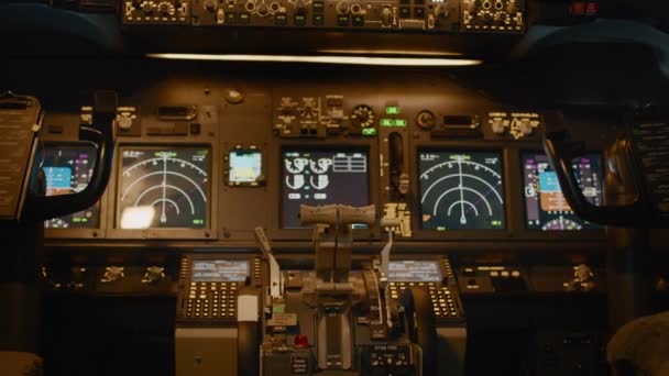 有仪表盘导航的空飞机驾驶舱起飞 — 图库视频影像