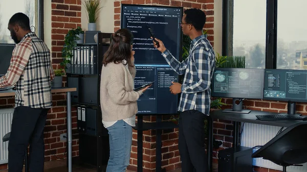 Team Database Admins Analyzing Source Code Wall Screen Comparing Errors — Stok fotoğraf