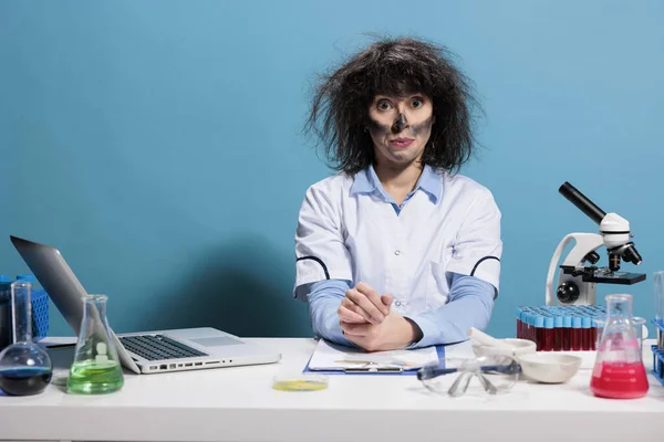 Crazy Mad Biochemistry Expert Messy Hair Dirty Face Sitting Lab — 스톡 사진