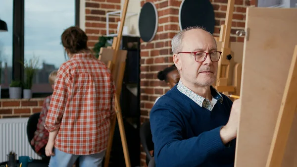 Portrait Senior Man Learning Draw Sketch Canvas Attending Art Class — Stock Photo, Image