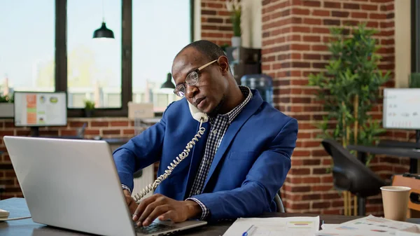 Company Secretary Using Landline Phone Have Remote Conversation Clients Colleagues — Stock Photo, Image