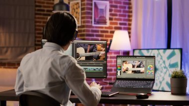 Yapım yazılımı üzerine video montajı, görüntü üzerine görsel efekt ve renk gradyanı eklemek için bilgisayar üzerinde çalışmak. Yaratıcı multimedya filmini sesle düzenle. .