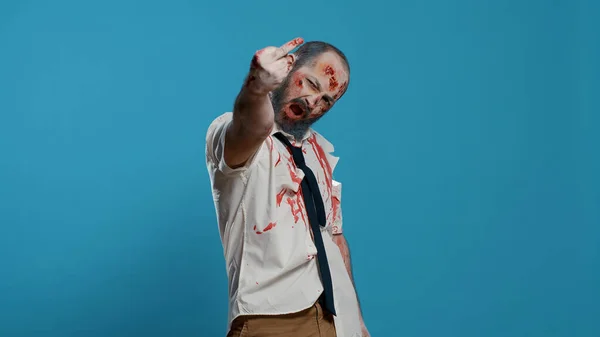 Kwaad Zoek Eng Hersenloze Zombie Wordt Onbeleefd Door Het Tonen — Stockfoto