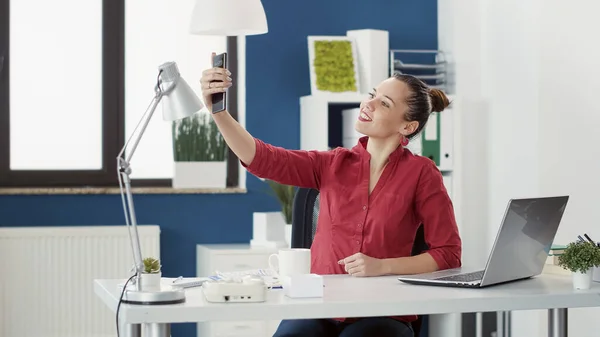 Happy Business Woman Taking Pictures Smartphone Startup Company Office Project — Stock Photo, Image